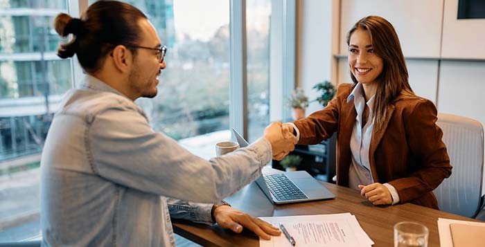 در حال مصاحبه 